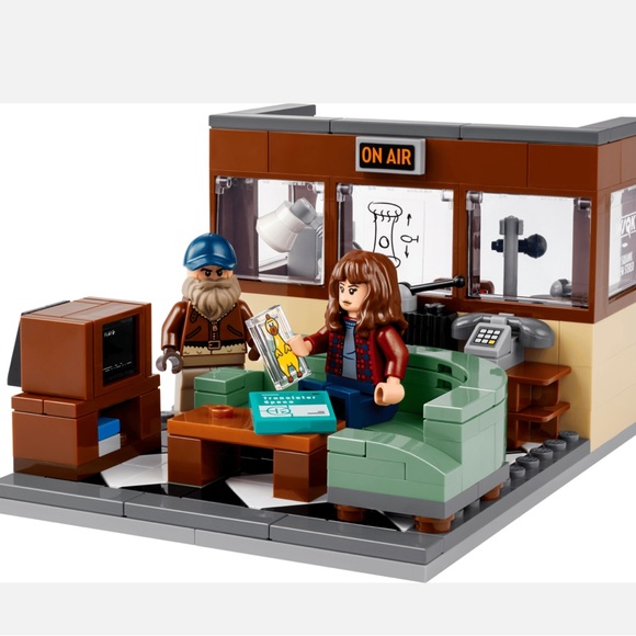LEGO 40891 Stranger Things: WSQK Radio Station NEW - Picture 2 of 7